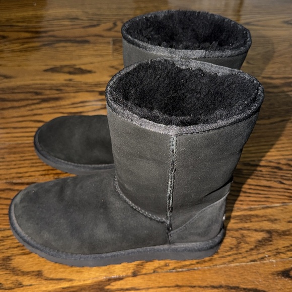 UGG Classic Black Short II Boots 9 - Picture 9 of 11